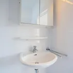 Zentrale Grosszuegige Penthousewohnung Fuer 8 Personen * Bréma