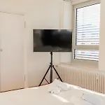 Zentrale Grosszuegige Penthousewohnung Fuer 8 Personen Bréma