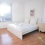 Zentrale Grosszuegige Penthousewohnung Fuer 8 Personen *