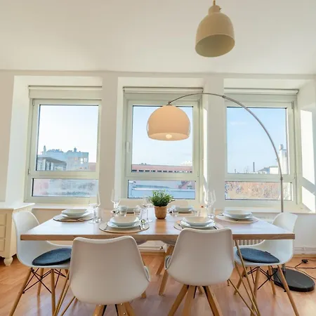 Zentrale Grosszuegige Penthousewohnung Fuer 8 Personen Apartman *