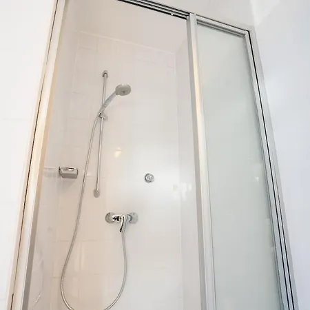 아파트 Zentrale Grosszuegige Penthousewohnung Fuer 8 Personen *