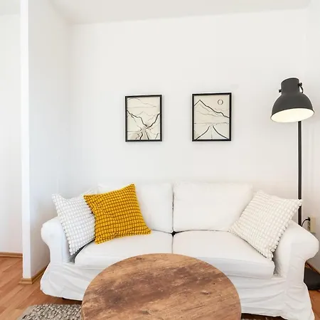 Zentrale Grosszuegige Penthousewohnung Fuer 8 Personen Apartman