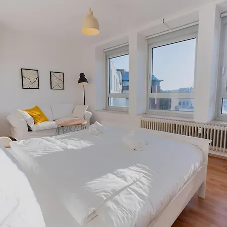 Zentrale Grosszuegige Penthousewohnung Fuer 8 Personen * Bréma