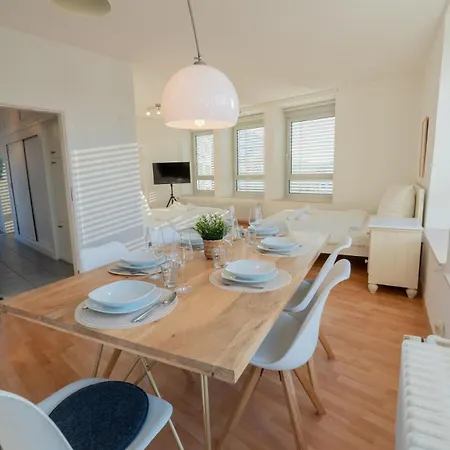 Zentrale Grosszuegige Penthousewohnung Fuer 8 Personen Apartman