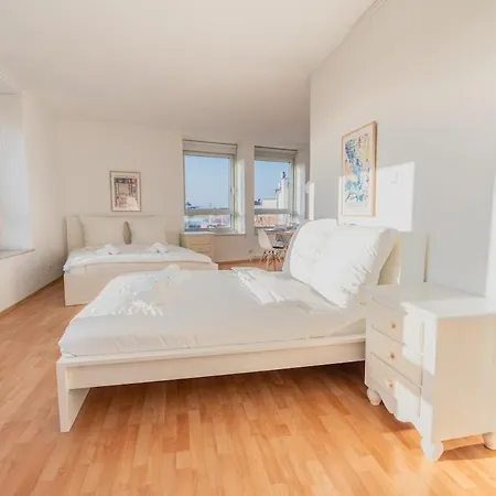 Zentrale Grosszuegige Penthousewohnung Fuer 8 Personen Apartman *