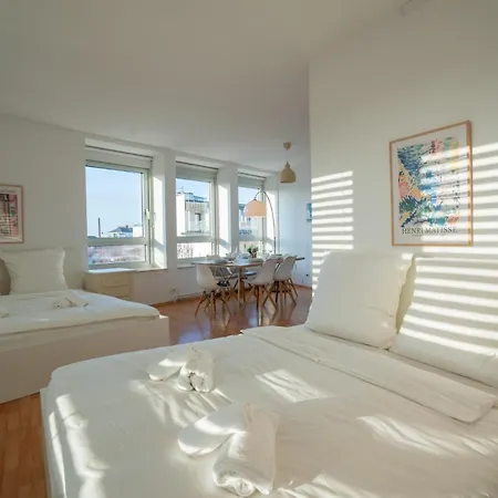 Zentrale Grosszuegige Penthousewohnung Fuer 8 Personen *