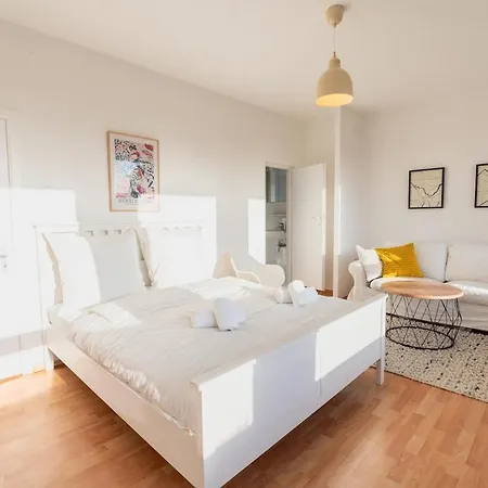 Zentrale Grosszuegige Penthousewohnung Fuer 8 Personen Apartment