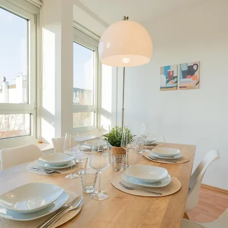 Zentrale Grosszuegige Penthousewohnung Fuer 8 Personen Apartamento Bremen