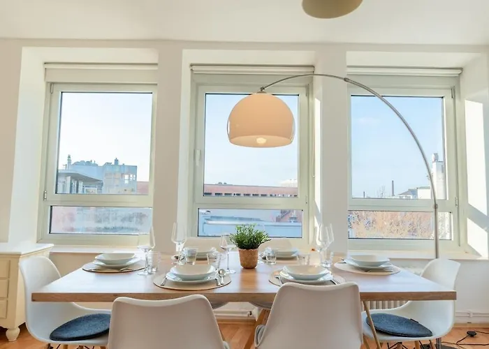 Zentrale Grosszuegige Penthousewohnung Fuer 8 Personen Apartmán *