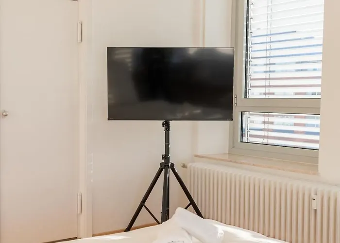 Zentrale Grosszuegige Penthousewohnung Fuer 8 Personen 不莱梅