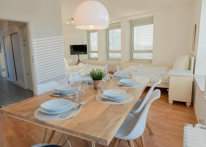 Zentrale Grosszuegige Penthousewohnung Fuer 8 Personen Apartmán