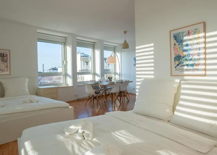 Zentrale Grosszuegige Penthousewohnung Fuer 8 Personen *