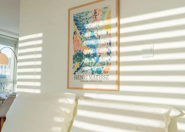 Zentrale Grosszuegige Penthousewohnung Fuer 8 Personen