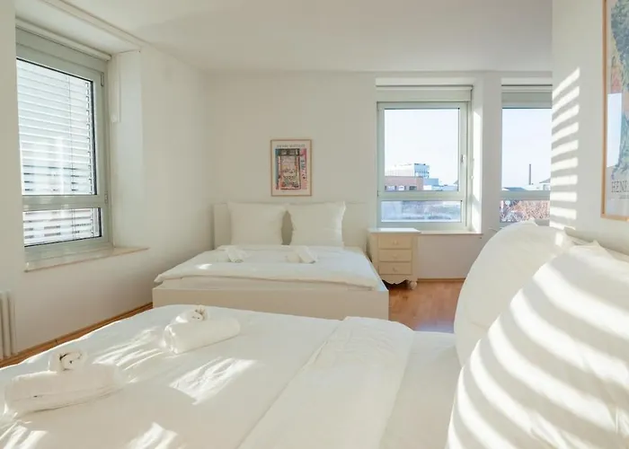 Zentrale Grosszuegige Penthousewohnung Fuer 8 Personen * Brémy