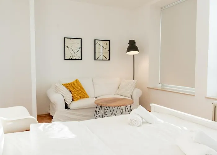 Zentrale Grosszuegige Penthousewohnung Fuer 8 Personen